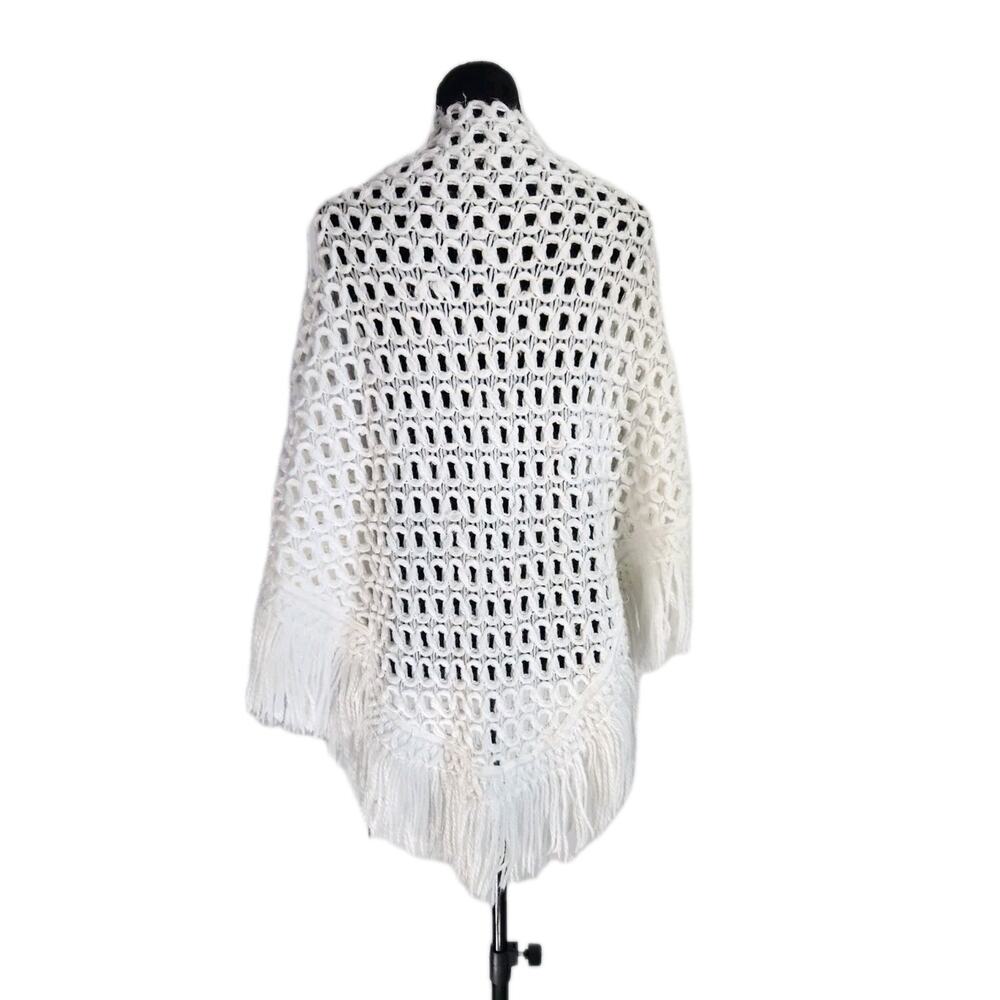 Vintage 60s White Acrylic Crocheted Fringed Shawl Hippy Bohemian Grannycore EUC